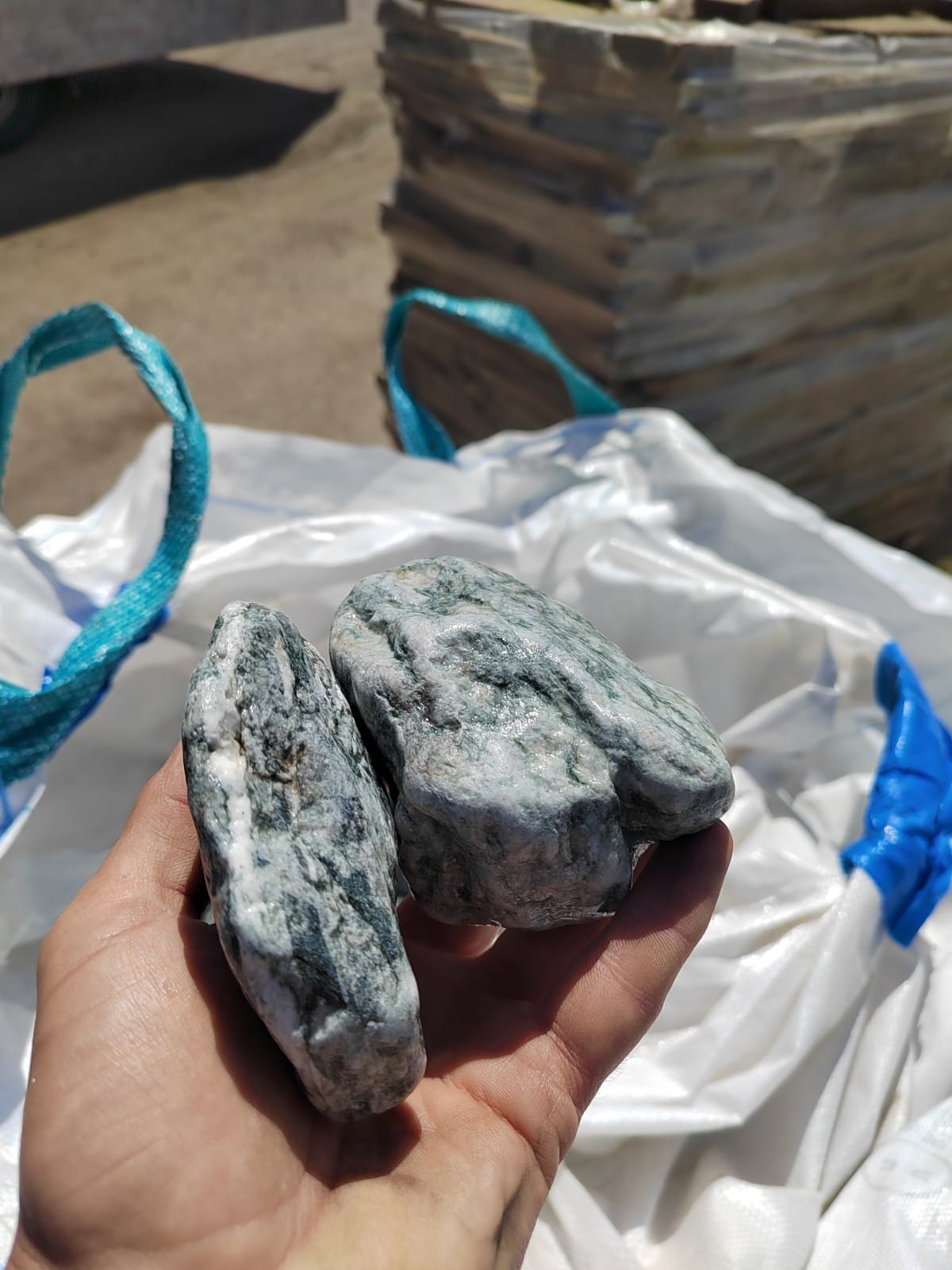 фото Галтованный жадеит (фр. 70-100 мм)  купить в Сочи в интернет-портале 