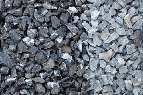  Щебень крошка черный (мрамор) фр. 20-40 мм.  купить  в Сочи мрамор черный с белыми прожилками мраморная каменная крошка 9000 руб/т   фото 