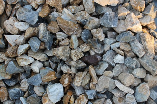  Мраморная крошка (щебень крошка медовый) фр. 20-40 мм.  купить  в Сочи мрамор бежевый рыжий желтый ландшафтная мраморная крошка 9900 руб/т   фото 