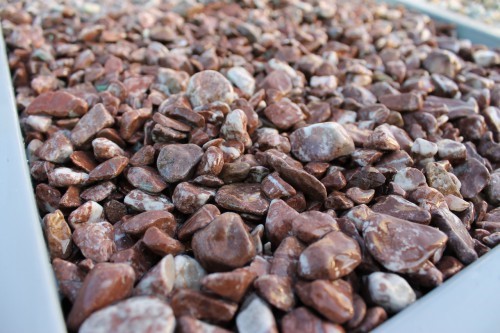  Розовая мраморная галька (щебень галтованный розовый) фр.10-20 мм.  купить  в Сочи мрамор розовый, красный ландшафтный декоративный окатанный округлый щебень 13500 руб/т   фото 