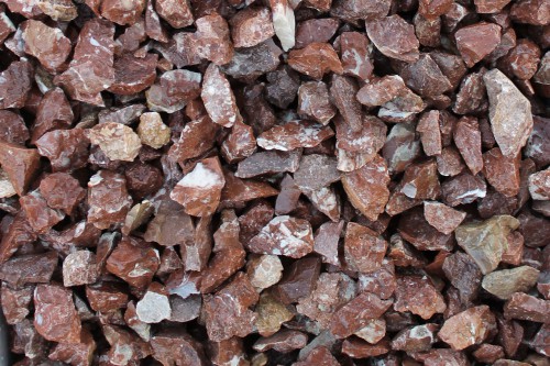  Мраморная крошка (щебень крошка розовый) фр. 20-40 мм.  купить  в Сочи мрамор розовый, красный мраморная крошка декоративная 7700 руб/т   фото 