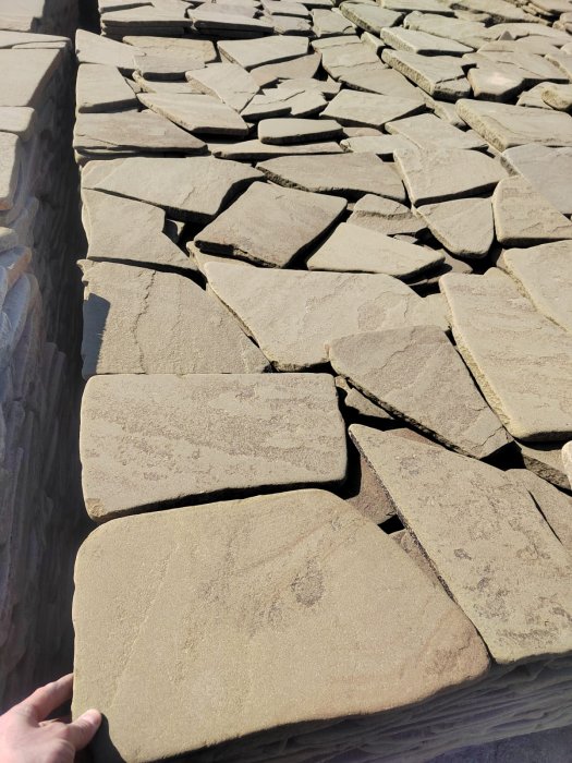  Песчаник пластушка серо-зеленый (3,0 см)  купить  в Сочи песчаник серо-зеленый, серый, зеленый песчаник пластушка колотый рваный ландшафтный 7 500 руб/м3   фото 